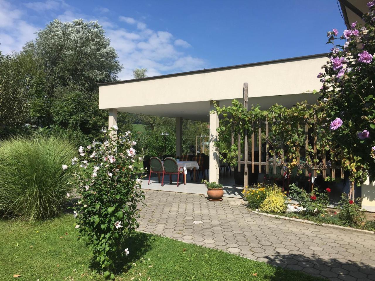 Hostel Delalut Ravne na Koroskem Экстерьер фото