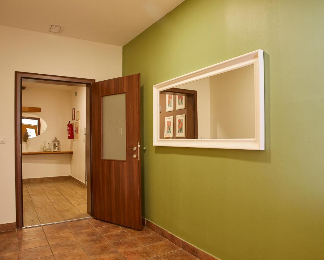 Hostel Delalut Ravne na Koroskem Экстерьер фото