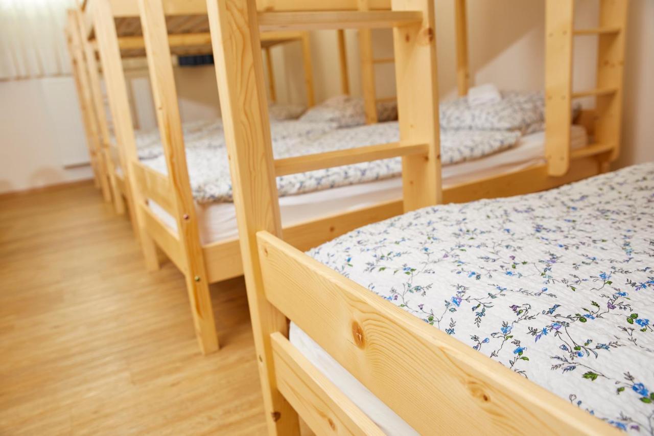 Hostel Delalut Ravne na Koroskem Экстерьер фото