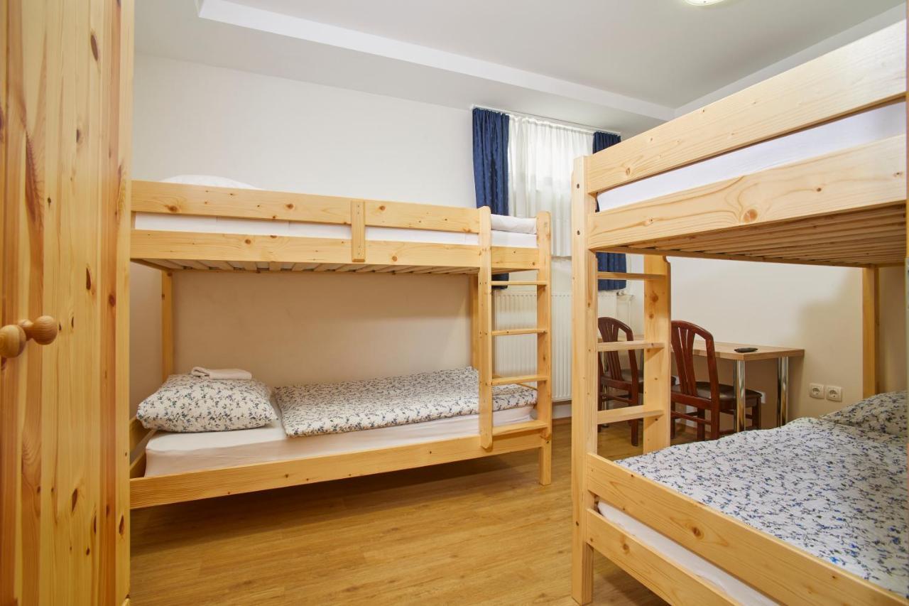 Hostel Delalut Ravne na Koroskem Экстерьер фото
